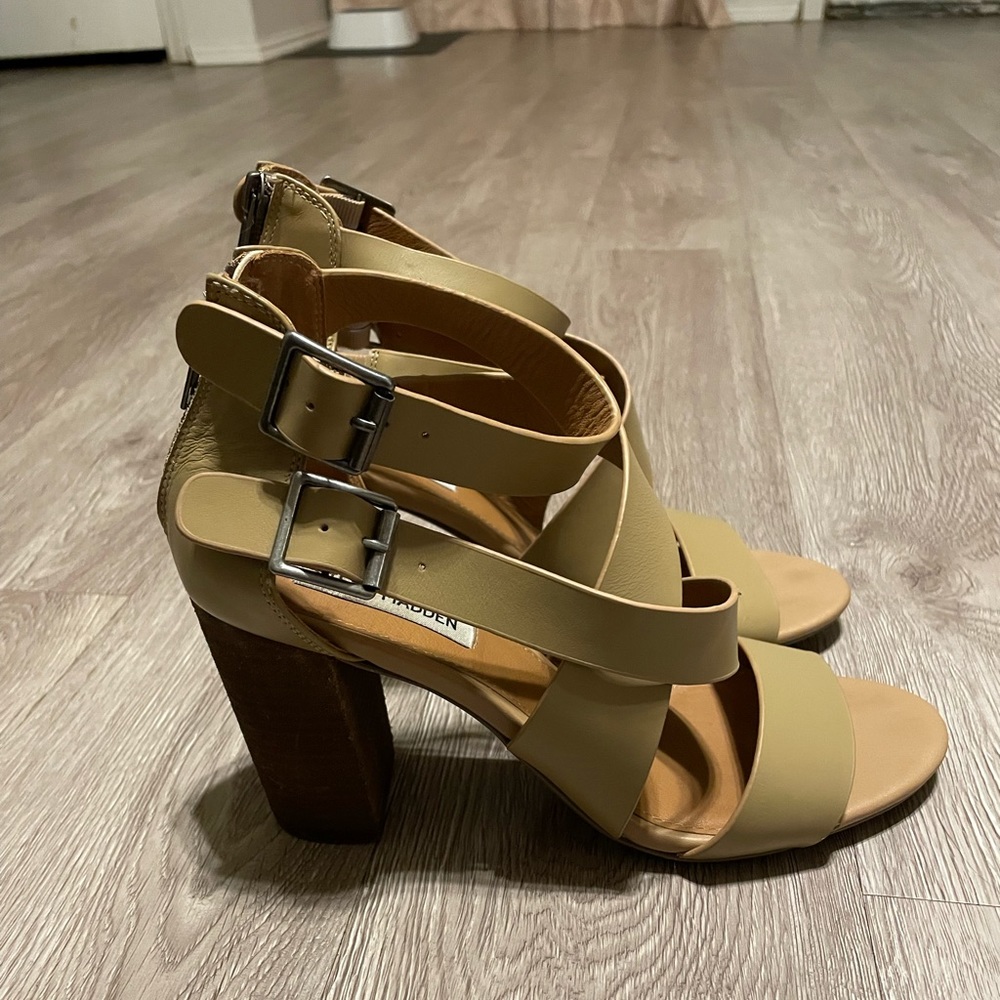 Heels - Picture 3 of 3